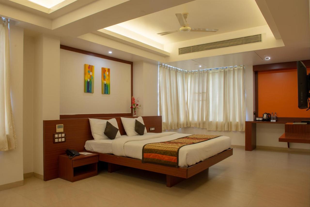 Mint Montvert, Baner Hotel