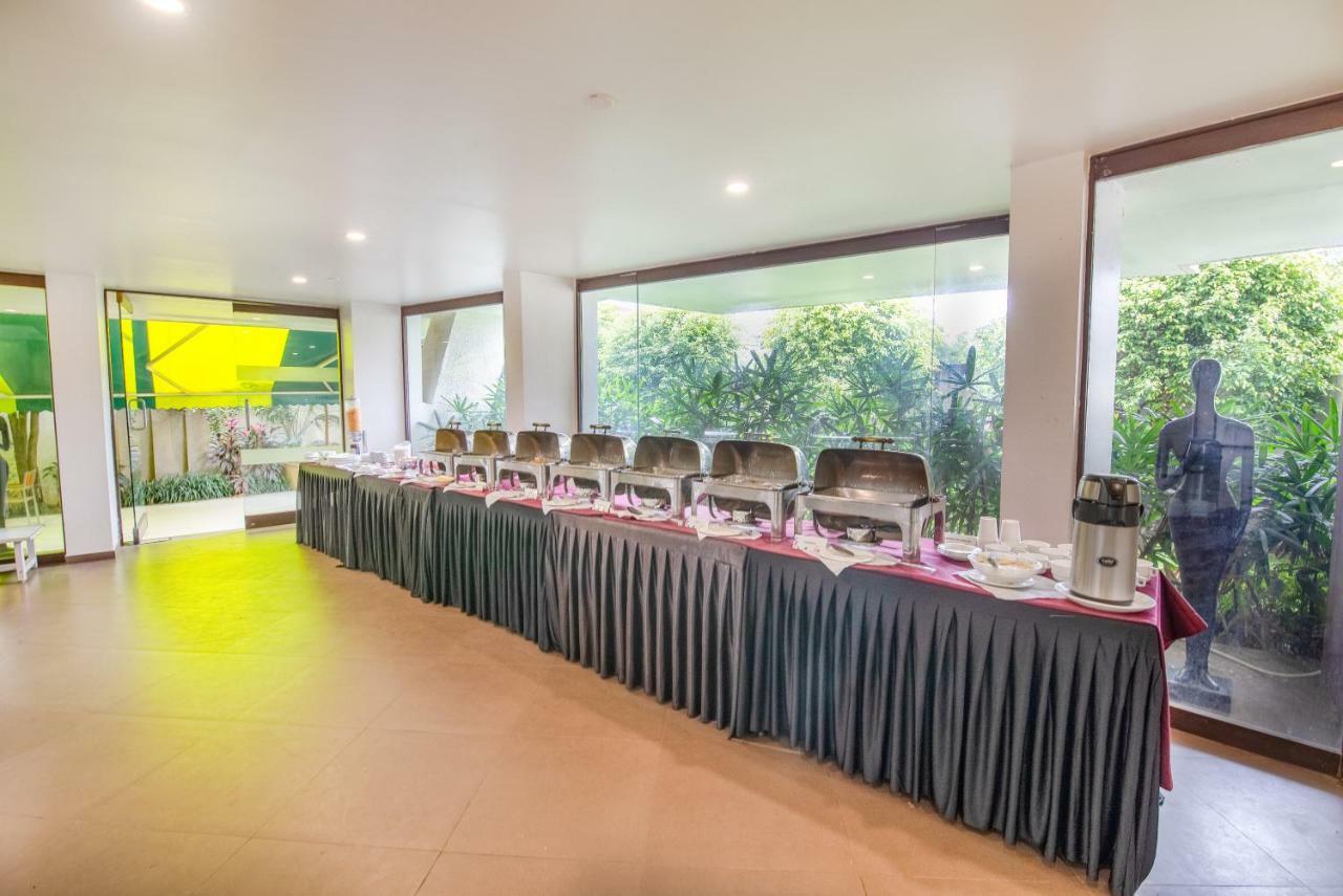 Mint Montvert, Baner Hotel